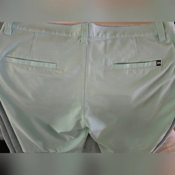 Travis Mathew Men's Shorts Size 36 - Picture 4 of 4